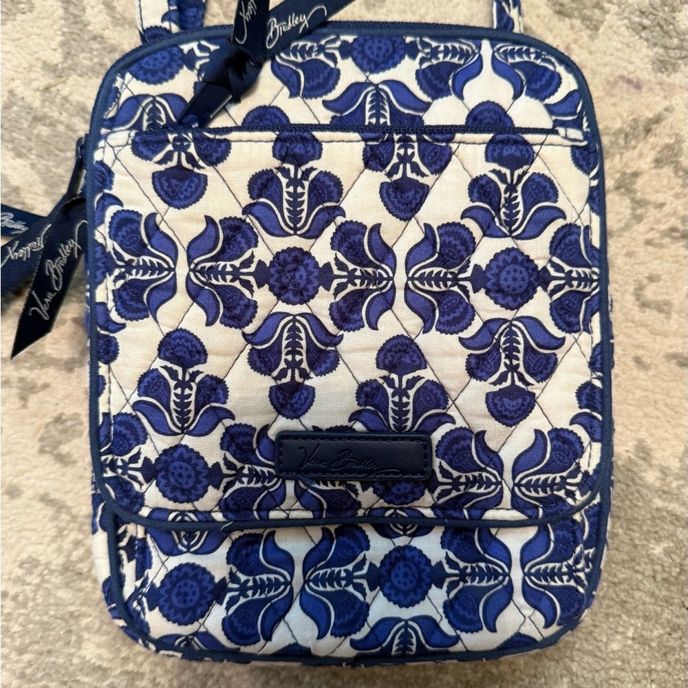 So much organization! Vera Bradley Blue & White Travel Crossbody Bag